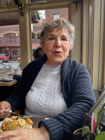 furst_230218_3757_LR_Dianne in a Restaurant